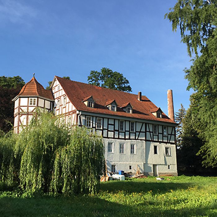 Wasserburg Lispenhausen mit Gartenansicht